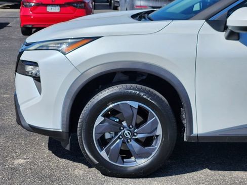 Used 2024 Nissan Rogue SV FWD image 8
