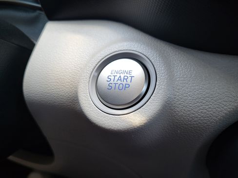 Used 2025 Hyundai Venue SEL FWD image 15