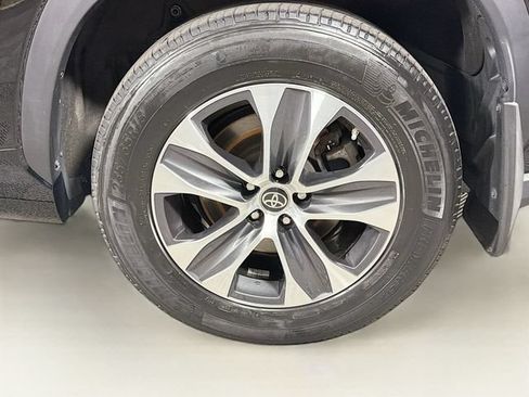 Used 2023 Toyota Highlander XLE AWD/4WD image 38