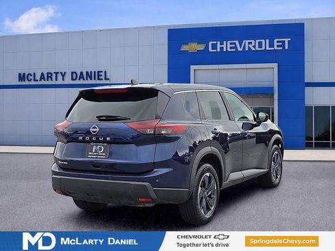 Used 2025 Nissan Rogue SV FWD image 5