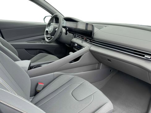 New 2025 Hyundai Elantra SEL FWD image 15