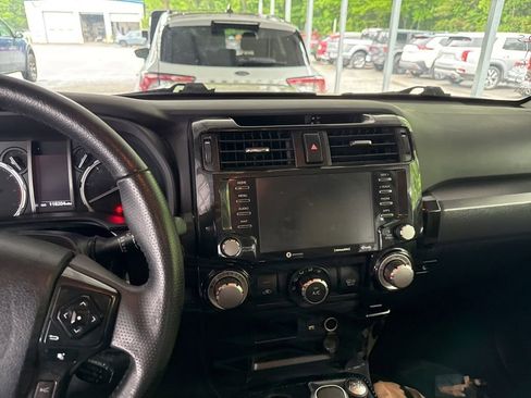 Used 2022 Toyota 4Runner TRD Off-Road AWD/4WD image 6