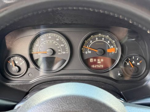 Used 2015 Jeep Patriot High Altitude AWD/4WD image 9