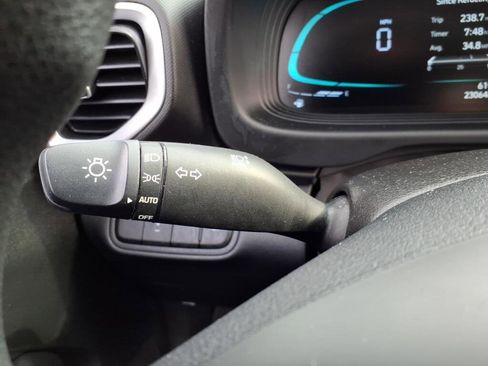 Used 2024 Hyundai Venue SE image 18