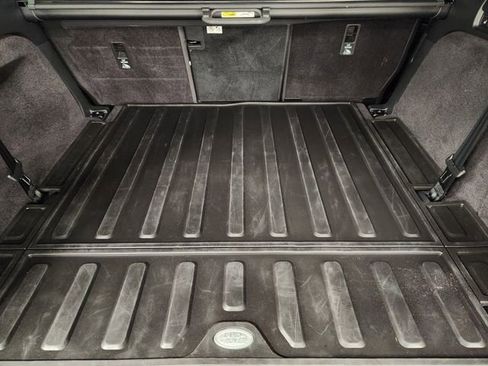 Used 2025 Land Rover Discovery Dynamic SE image 31