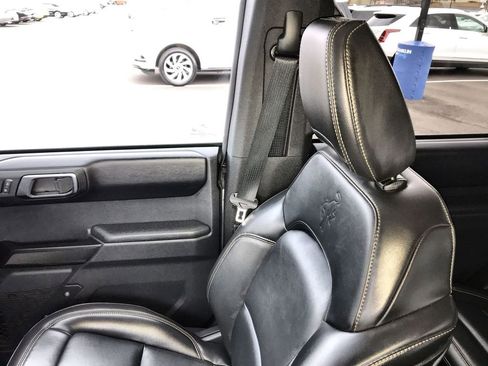 Used 2025 Ford Bronco Badlands image 23