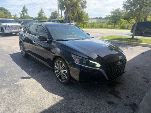 Used 2024 Nissan Altima 2.5 SL FWD image 2