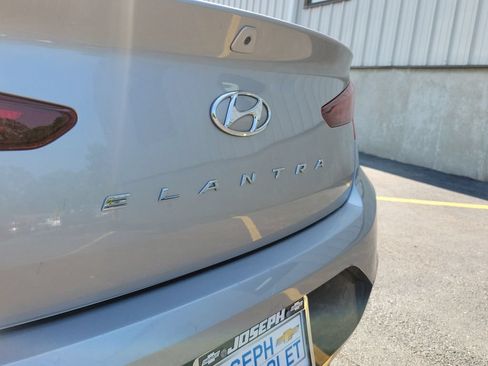Used 2020 Hyundai Elantra Value Edition FWD image 8
