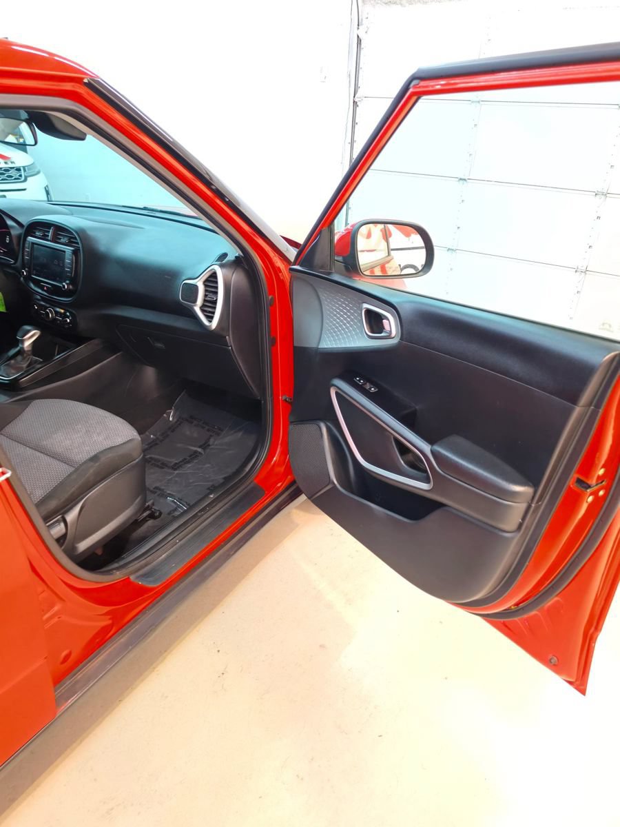 Used 2024 Kia Soul LX w/ Option Group 015 FWD image 25