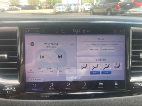 Used 2023 Chrysler Pacifica Touring-L FWD image 31