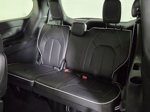 New 2026 Chrysler Pacifica Limited w/ S Appearance Package image 32