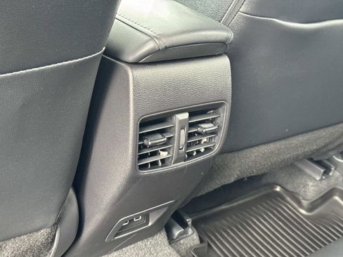 Used 2025 Toyota Corolla Cross XLE image 26