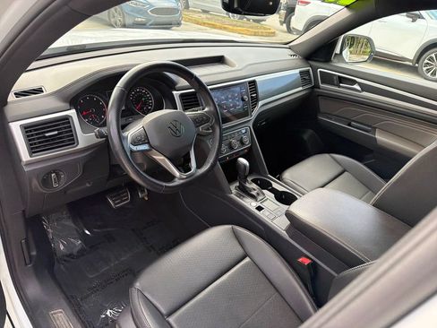 Used 2021 Volkswagen Atlas Cross Sport SE w/ V6 Towing Package FWD image 17