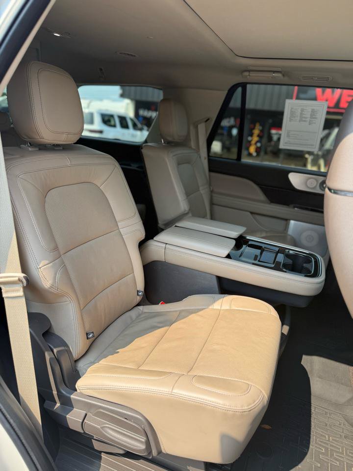 Used 2022 Lincoln Navigator Reserve AWD/4WD image 12