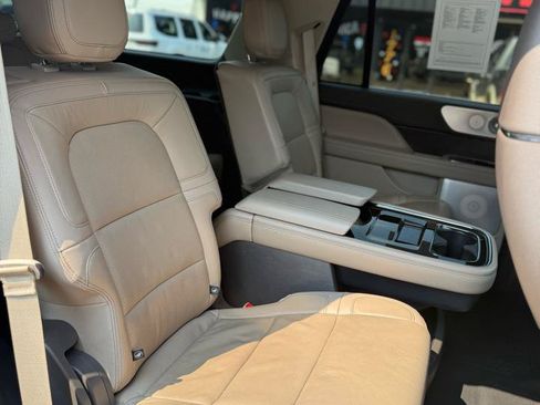 Used 2022 Lincoln Navigator Reserve AWD/4WD image 12