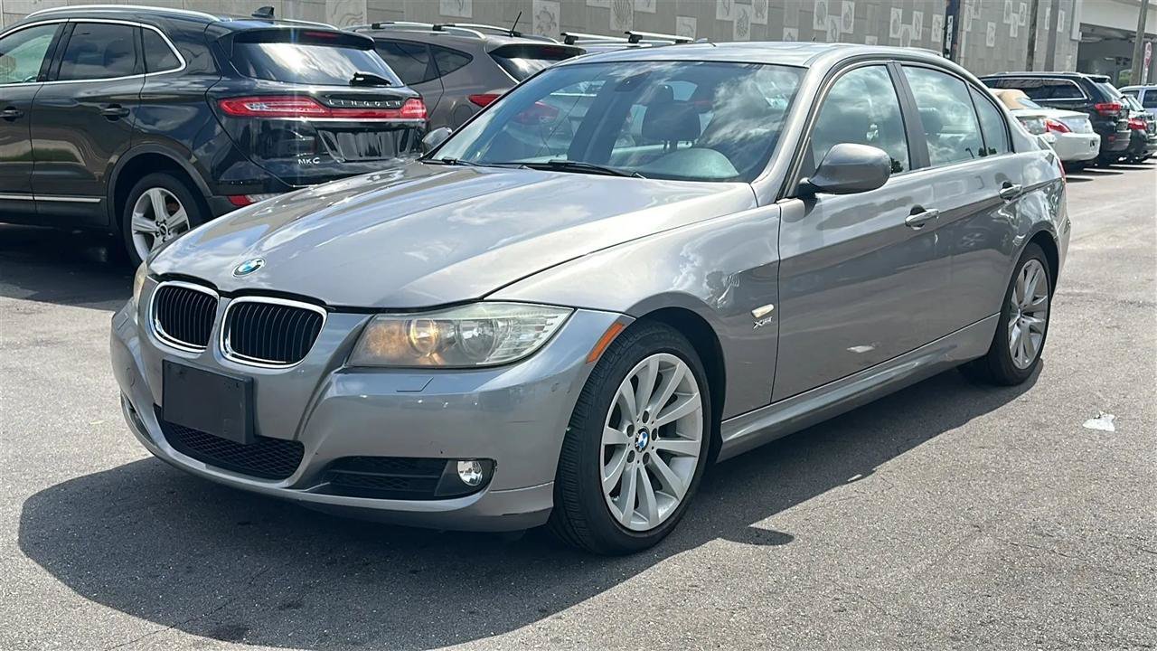 Used 2011 BMW 328i xDrive Sedan AWD/4WD image 3