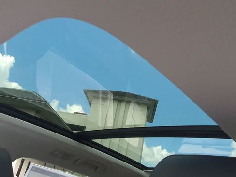 Certified 2024 Volkswagen Taos SE FWD image 23