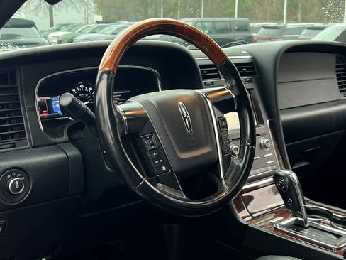Used 2016 Lincoln Navigator Select RWD image 22