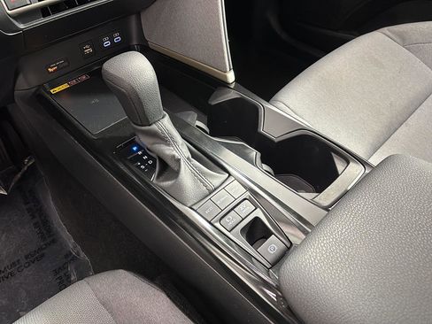 Used 2025 Toyota Camry LE image 33