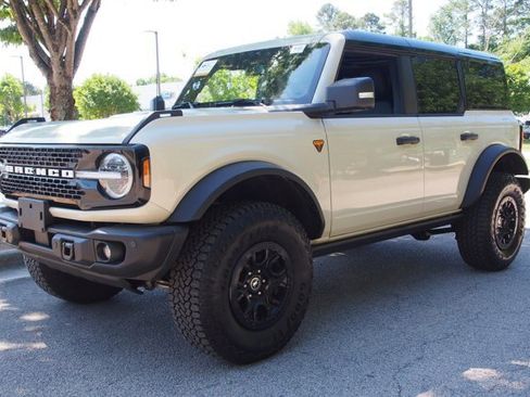 Certified 2025 Ford Bronco Badlands AWD/4WD image 3