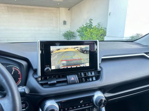 Used 2025 Toyota RAV4 XLE image 17