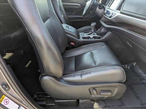 Used 2019 Toyota Highlander Limited Platinum AWD/4WD image 24