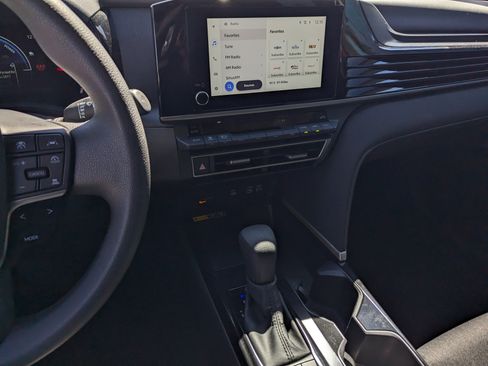 Used 2025 Toyota Camry LE w/ Convenience Package image 10