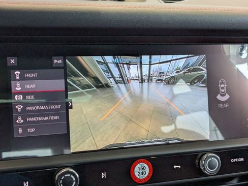 Used 2025 Porsche Macan image 18