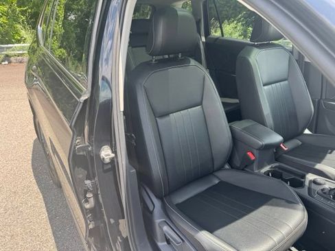 Used 2024 Volkswagen Tiguan SE AWD/4WD image 25