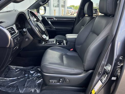 Used 2023 Lexus GX 460 Premium w/ Accessory Package AWD/4WD image 22