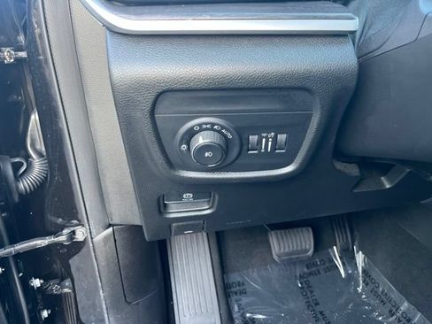 Used 2025 Jeep Grand Cherokee L Limited w/ Black Appearance Package RWD image 31