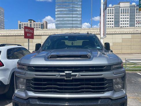 Used 2024 Chevrolet Silverado 2500 Custom w/ Custom Value Package AWD/4WD image 2
