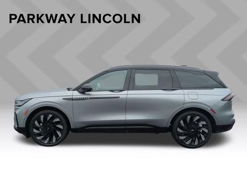 Used 2024 Lincoln Nautilus Reserve w/ Equipment Group 202A AWD/4WD image 2
