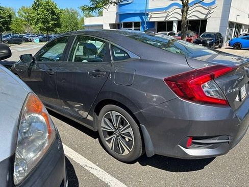 Used 2017 Honda Civic EX-T image 4