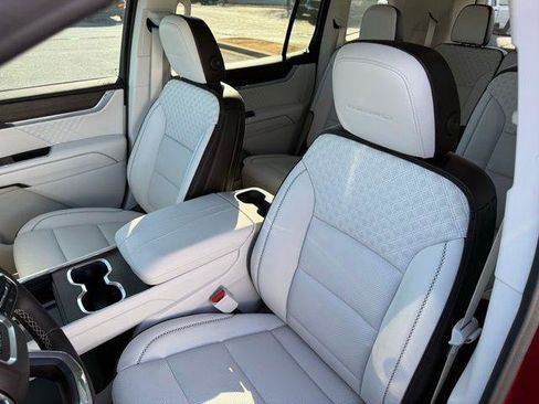 Used 2024 GMC Acadia Denali w/ Super Cruise Package image 29