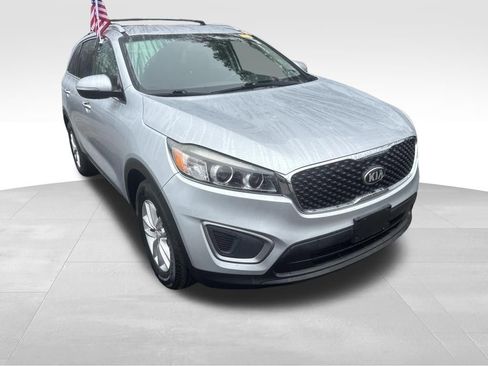 Used 2016 Kia Sorento LX w/ LX Convenience Package image 7