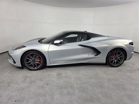 Used 2024 Chevrolet Corvette Stingray image 8