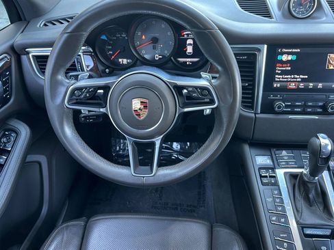 Used 2018 Porsche Macan S image 28