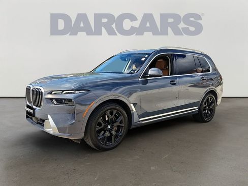 Used 2023 BMW X7 xDrive40i w/ Executive Package image 3