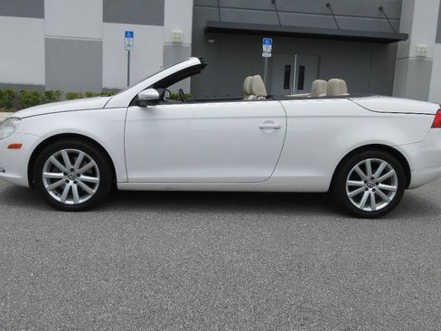 Used 2011 Volkswagen Eos Komfort FWD image 2