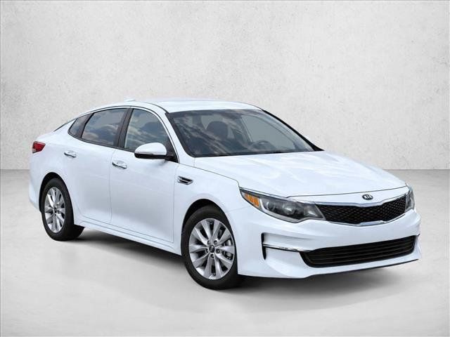 Used 2017 Kia Optima LX w/ Option Group 014 FWD image 3
