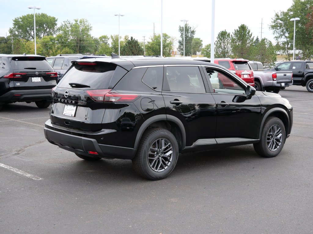 Used 2025 Nissan Rogue S AWD/4WD image 5