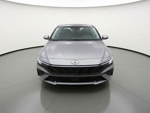 Used 2025 Hyundai Elantra SEL image 2