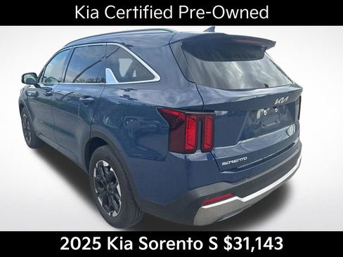 Certified 2025 Kia Sorento S image 7