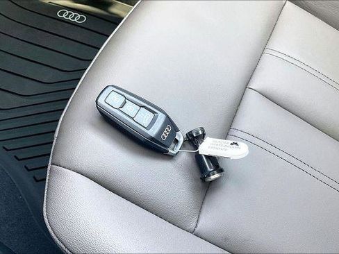 Used 2025 Audi Q5 Premium w/ Convenience Package AWD/4WD image 35