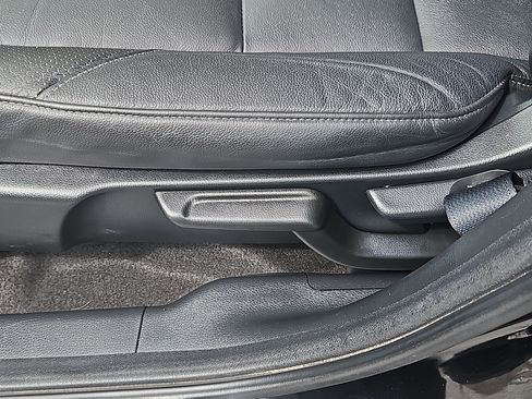 Used 2018 Honda HR-V EX-L image 12
