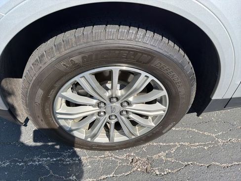 Used 2018 Cadillac XT5 Luxury AWD/4WD image 10