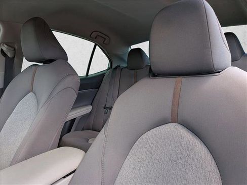 Used 2020 Toyota Camry LE FWD image 16