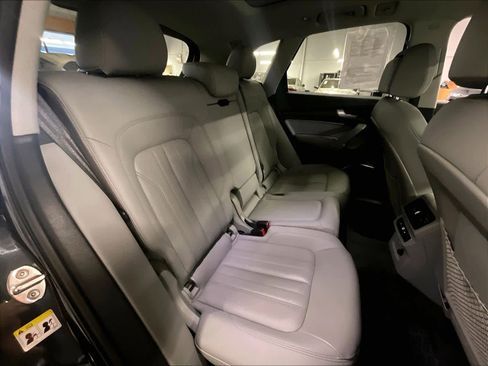 Used 2021 Audi Q5 Premium w/ Convenience Package image 23