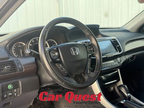 Used 2017 Honda Accord Touring image 10